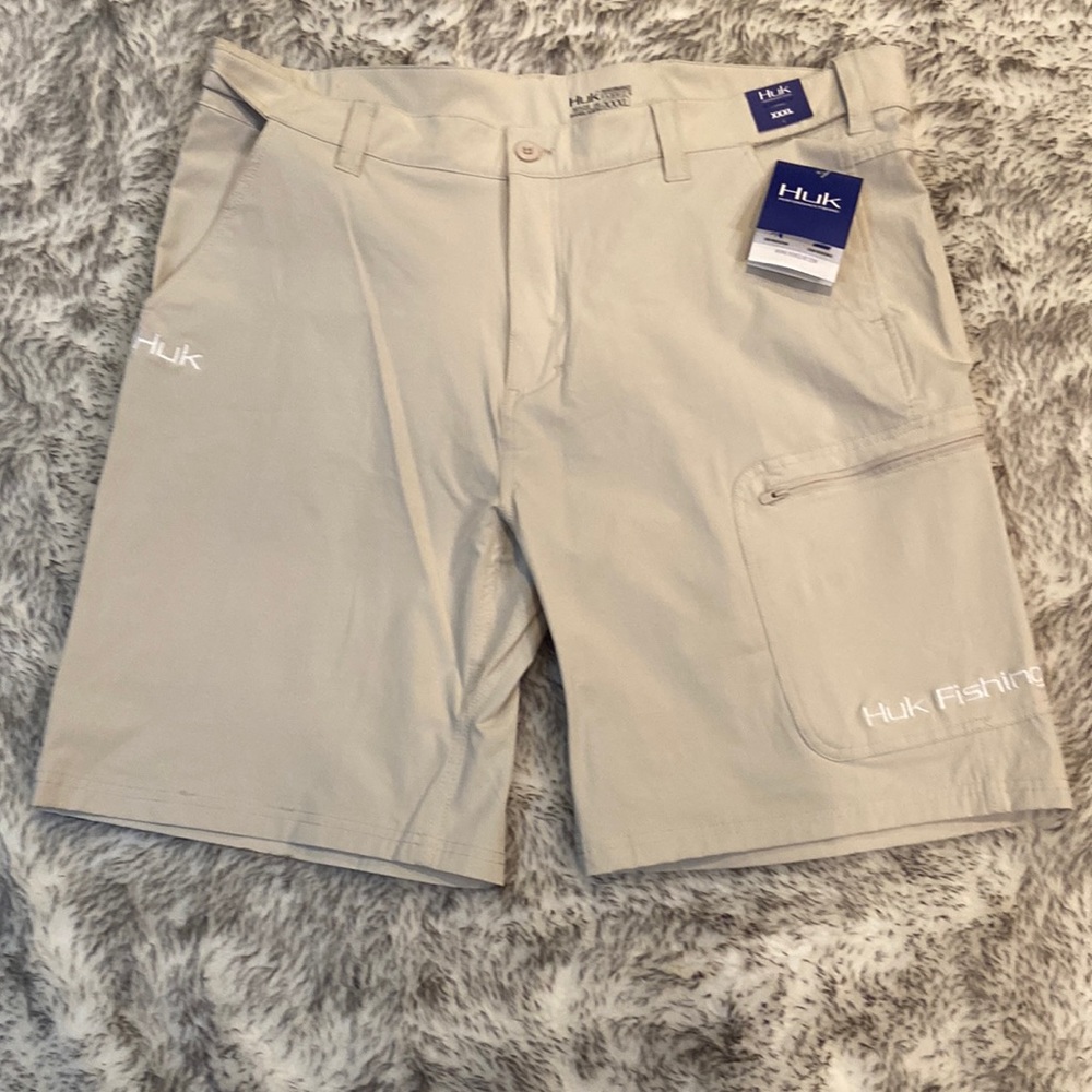 NWT Huk Fishing Shorts Size XXXL.